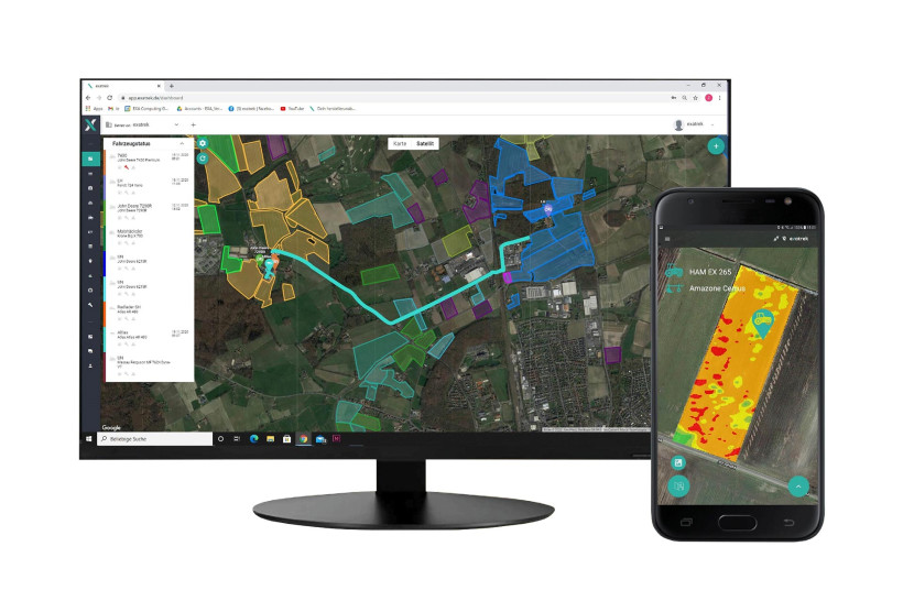 Landwirtschaftliche Flächen in verschiedenen Farben auf einer Web-App-Karte auf einem Monitor und eine Smartphone-Anzeige mit Wärmebild eines Feldes